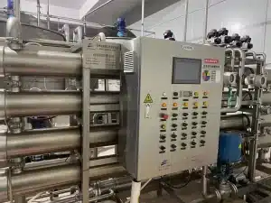 Machining machine (10)